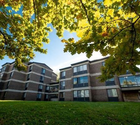 Au Campus Hotel Sherbrooke Ngoại thất bức ảnh