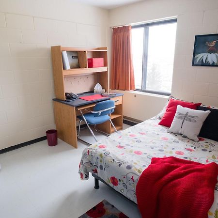 Au Campus Hotel Sherbrooke Ngoại thất bức ảnh