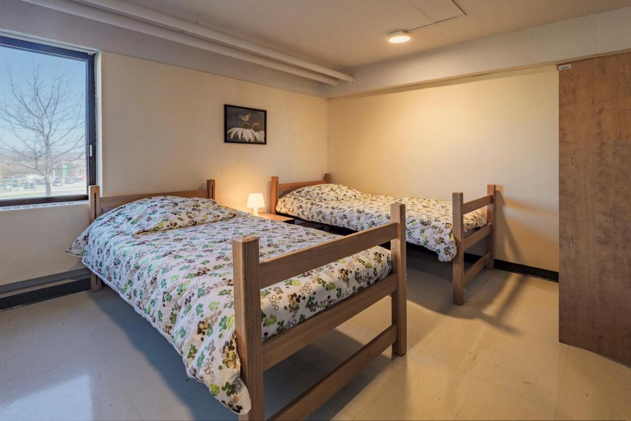 Au Campus Hotel Sherbrooke Ngoại thất bức ảnh