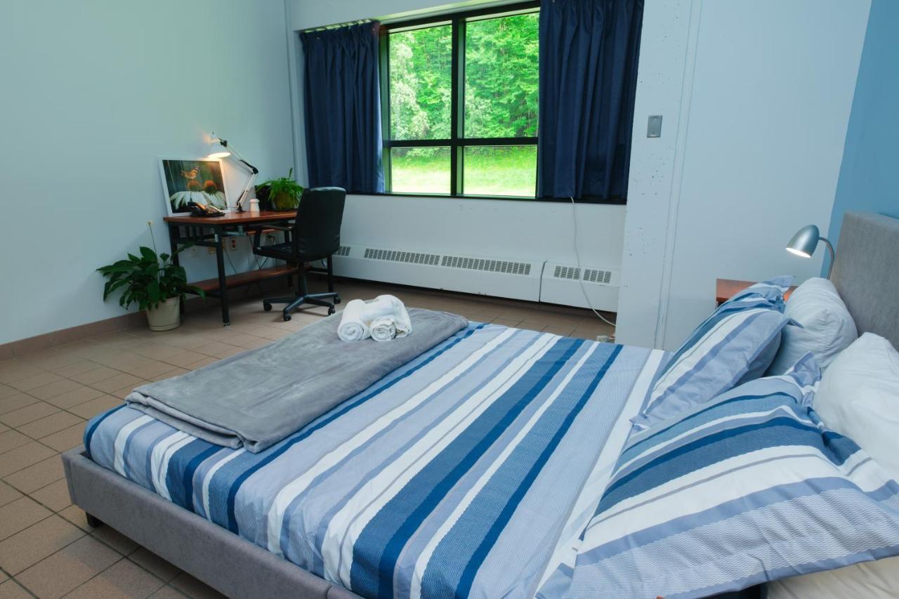 Au Campus Hotel Sherbrooke Ngoại thất bức ảnh