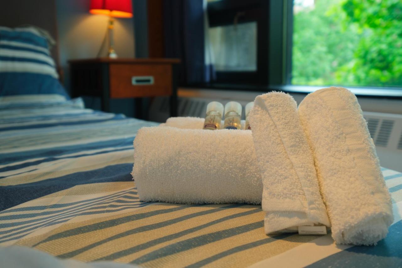 Au Campus Hotel Sherbrooke Ngoại thất bức ảnh