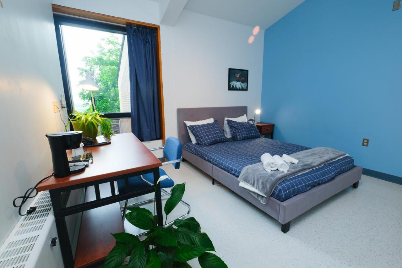 Au Campus Hotel Sherbrooke Ngoại thất bức ảnh