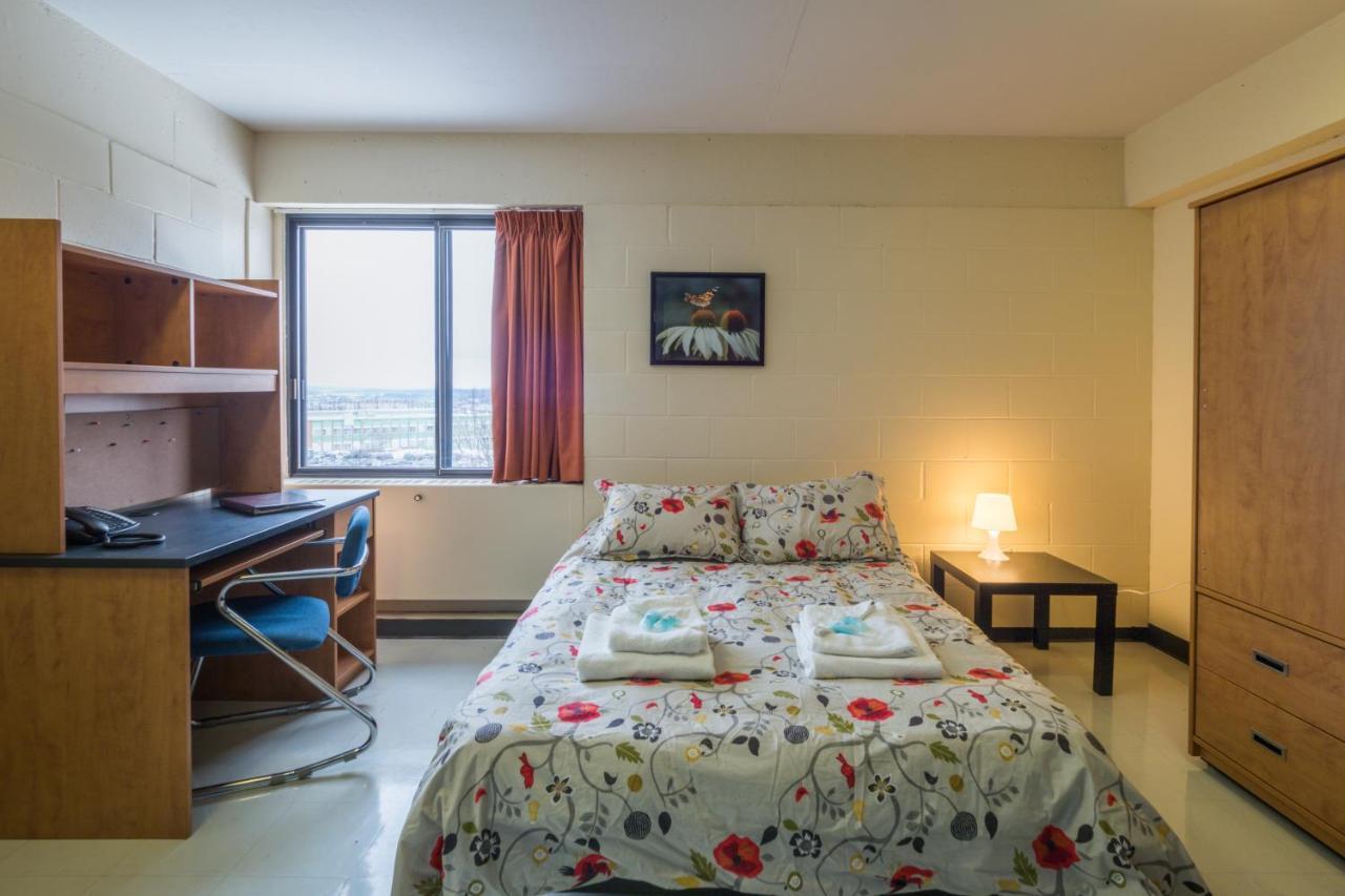 Au Campus Hotel Sherbrooke Ngoại thất bức ảnh
